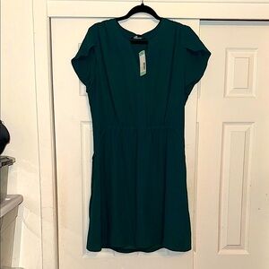 NWT 41 Hawthorn Green Sheath V-Neck Mini Dress